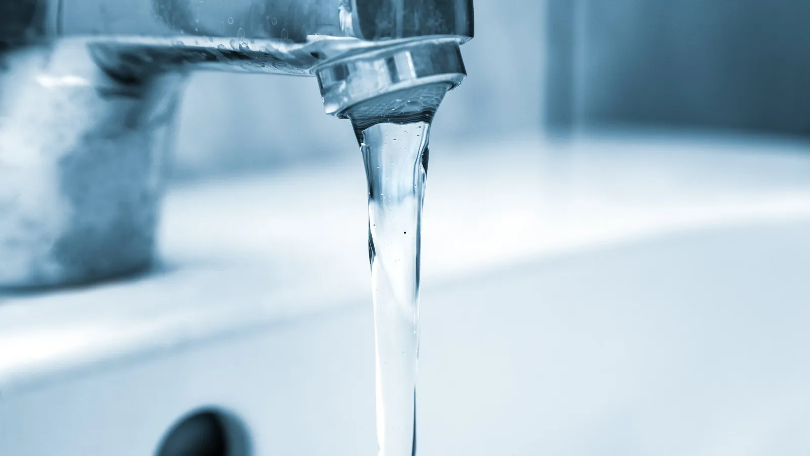 Water running from a kitchen tap